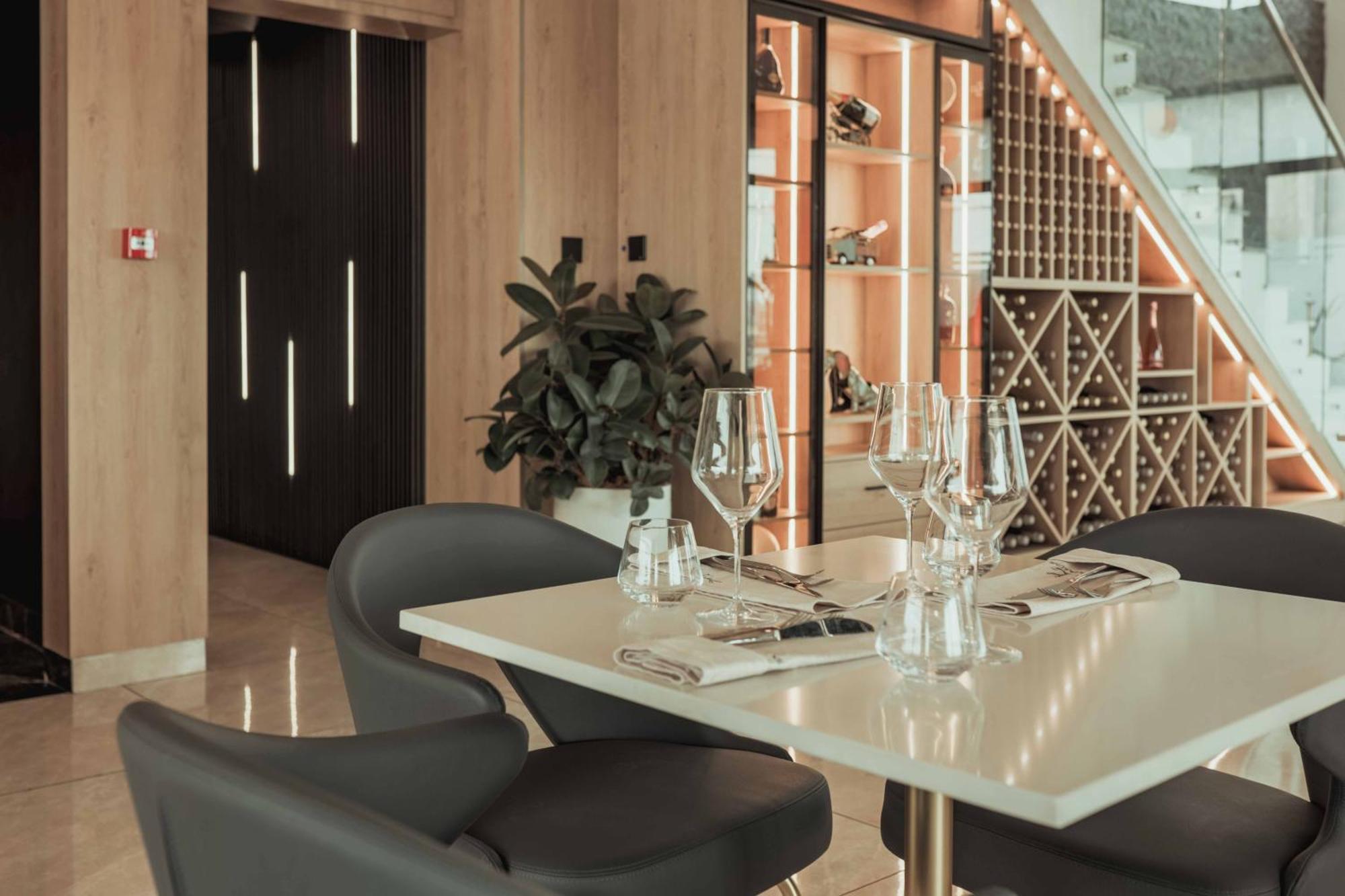 Accra Luxury Apartments @ The Signature Экстерьер фото